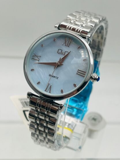 Reloj Q & Q Números Romanos para Dama - Imagen 7