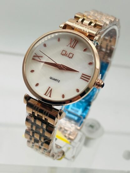Reloj Q & Q Números Romanos para Dama - Imagen 6