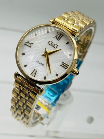 Reloj Q & Q Números Romanos para Dama